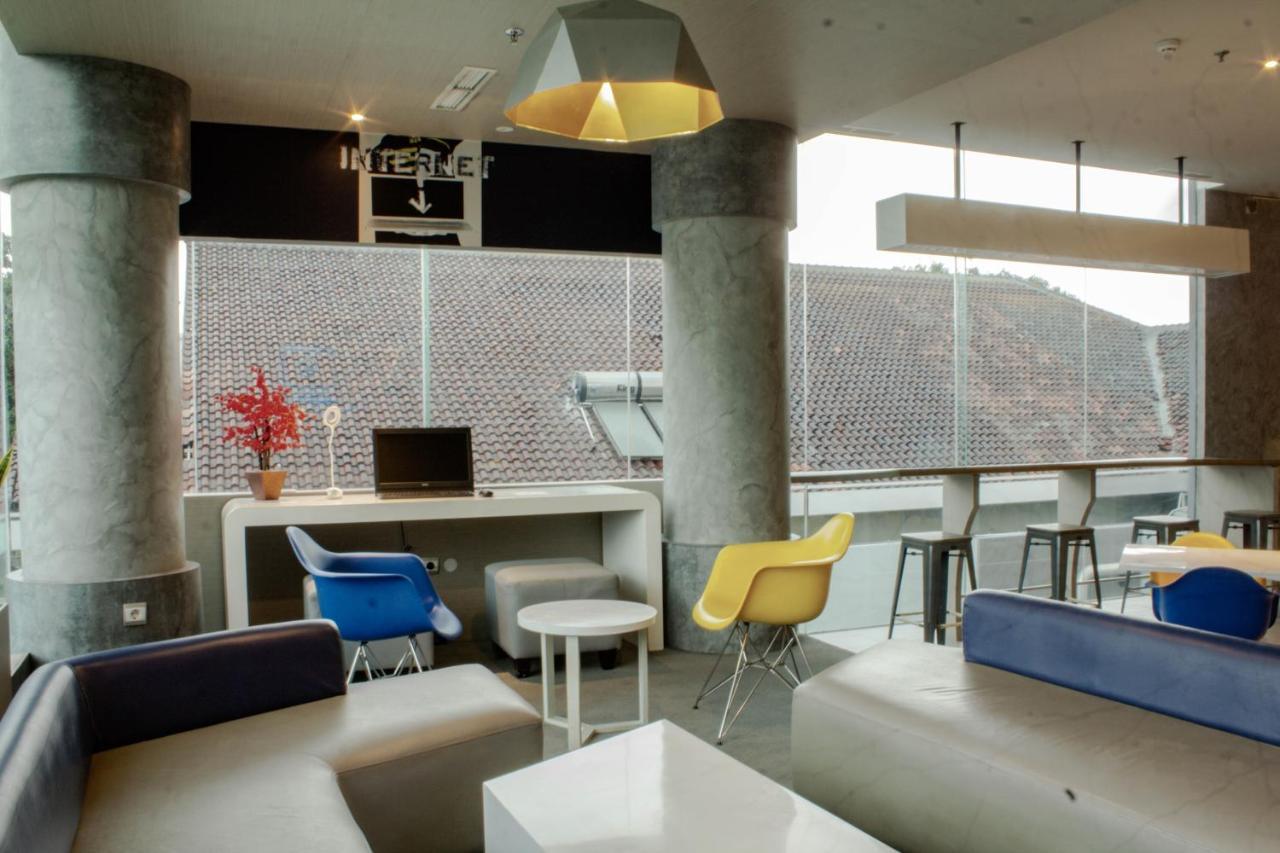 Md 7 Hotel Cirebon Eksteriør bilde